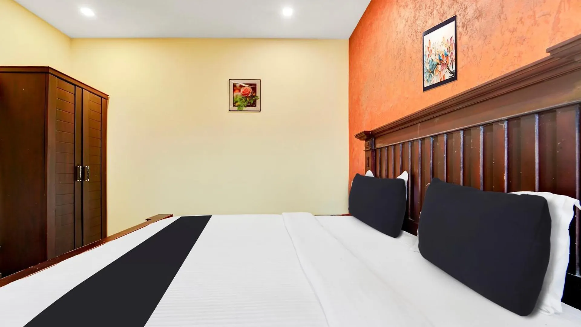 Super Townhouse Ernakulam North Hotel Kochi